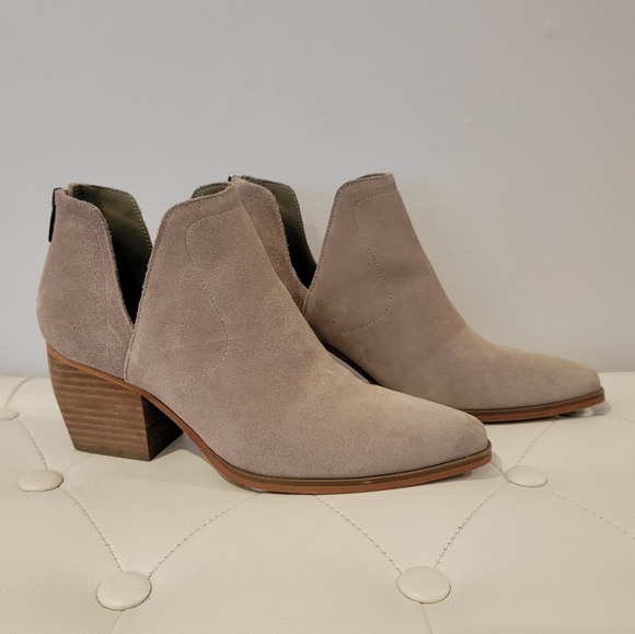 Vince Camuto Shoes - Vince Camuto Doralli Ankle Bootie Boots Womens Size 8.5M